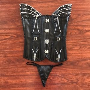Corset amazing embellishments. Never been worn.